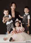 30岁未婚妈妈生下混血三胞胎